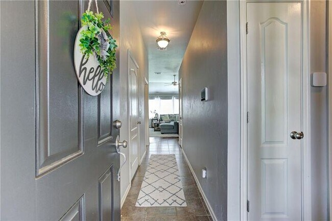Building Photo - 3 Bed 2 Bath 2 Car Garage with Storm Shelt...