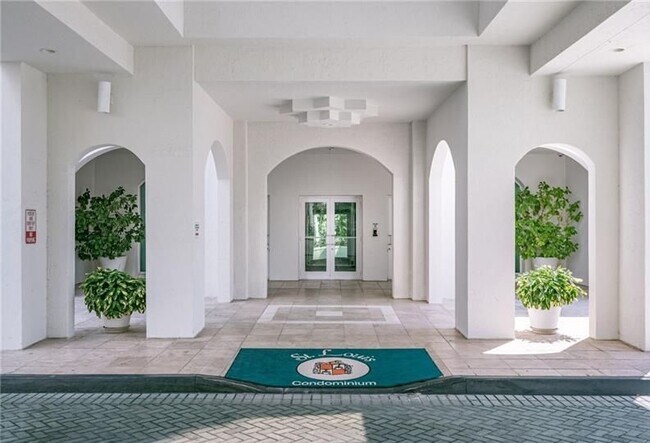 Building Photo - 800 Claughton Island Dr