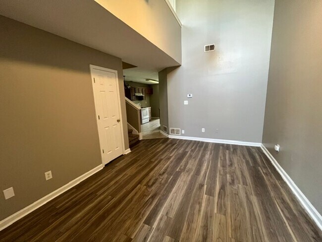 Building Photo - Renovated 3 Bedroom 3 Bath Townhome for Rent!