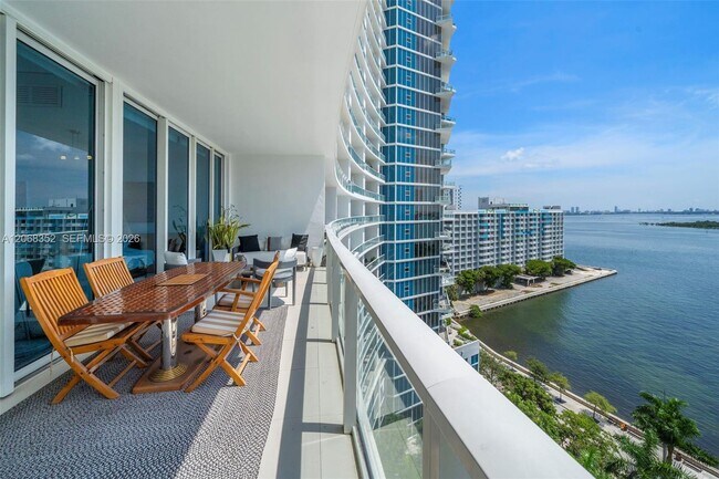 Foto del edificio - 2020 N Bayshore Dr
