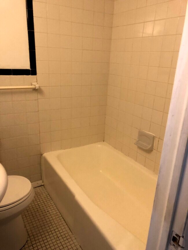Bathroom - 15 Crown Ter