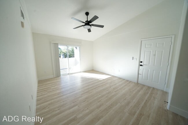 Building Photo - 1 br, 1 bath House - 7255 W Sunset Rd #217...