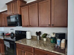 Building Photo - 711 Trafalgar Pkwy Building Photo - 711 Trafalgar Pkwy