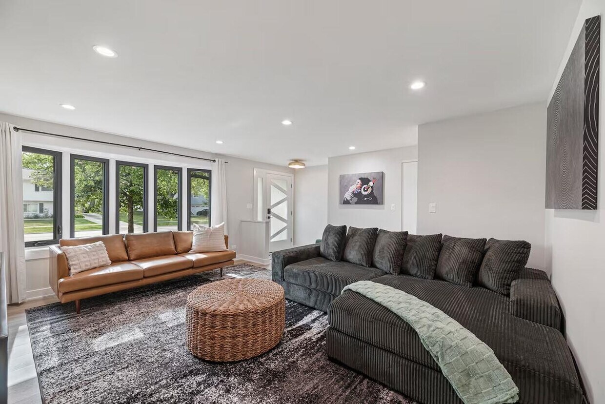 Foto principal - 908 Long Meadow Dr