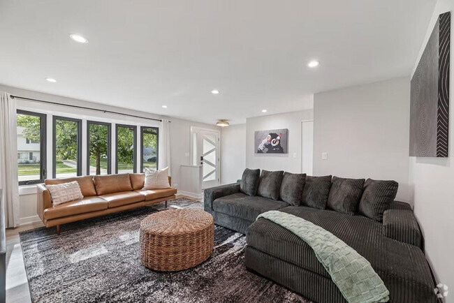 Building Photo - 908 Long Meadow Dr