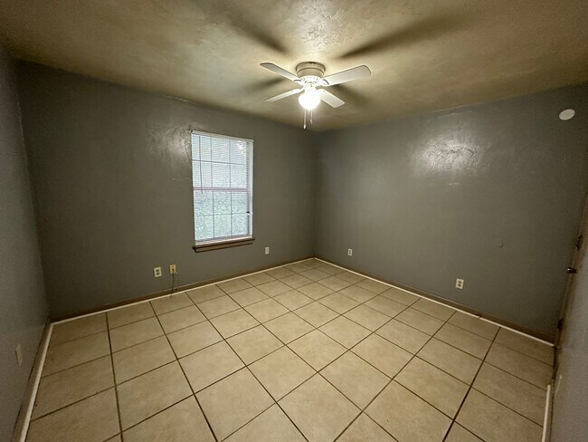 Building Photo - 2924 Woodrich Dr