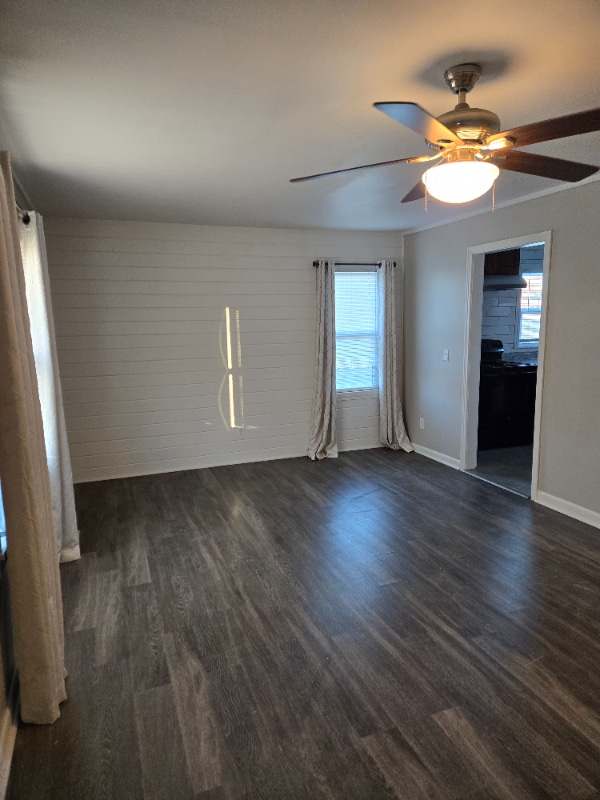 Building Photo - 445 W 12th St