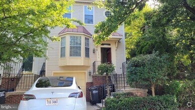 Building Photo - 10676 Winfield Loop