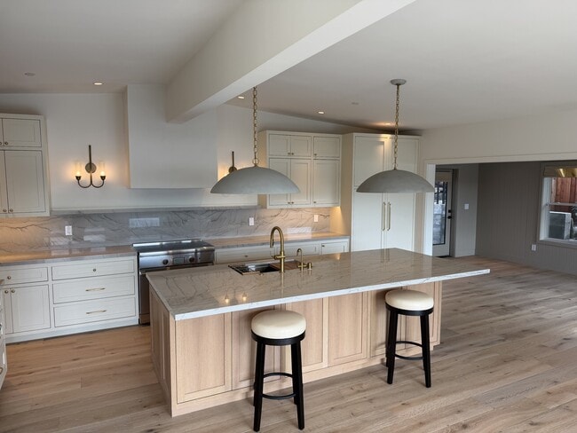 Building Photo - 555 Virginia Dr