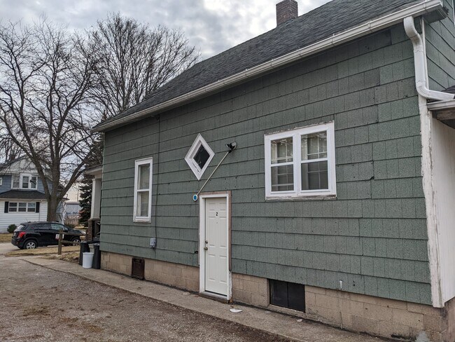 Building Photo - 1819 S Niagara St