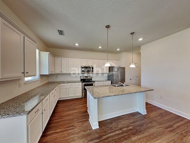 Foto del edificio - 528 Pine Terrace Dr