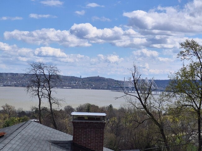 Foto del edificio - 27 Oakwood Dr