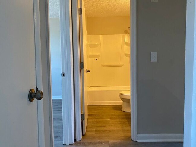 Foto del edificio - Renovated East Nash Duplex!