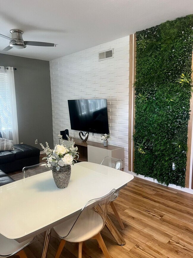 Foto del edificio - 4-bedroom, 3-bathroom townhouse in Kissimmee !