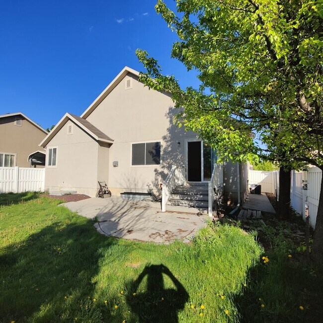 Building Photo - 5 Bed 3 Bath House in Lehi for Rent!