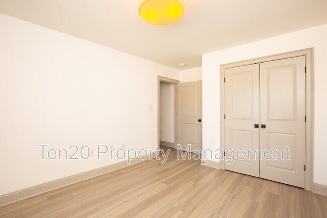 Foto del edificio - 66 Quail Run Ave