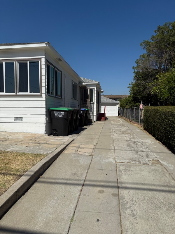 Building Photo - 319 S New Ave
