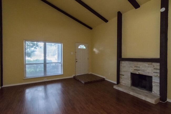 Building Photo - 723 Ticonderoga Dr