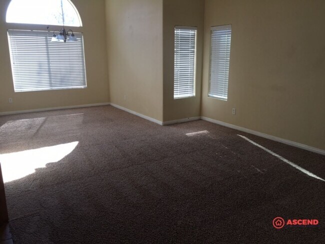 Foto del edificio - Amazing 5 Bedroom Home In Southwest!