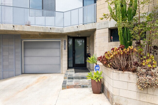 Foto del edificio - 2216 Bancroft Ave