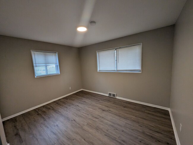 Foto del edificio - **$500 Security Deposit & 1st Month Free w...