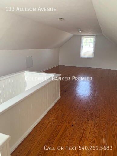 Building Photo - Charming Cape Cod in Winchester City