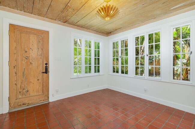 Foto del edificio - 362 Potter Rd