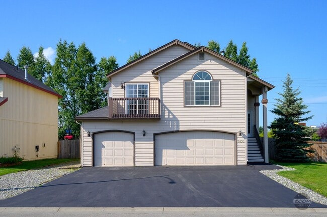 Building Photo - MUST SEE! | 4 BEDROOM 2.5 BATHROOM HOUSE |...