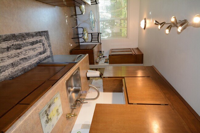 Building Photo - 10609 Glen Acres Dr S