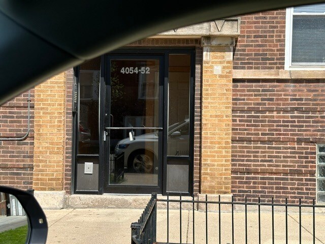 Foto del edificio - 4054 W Dickens Ave
