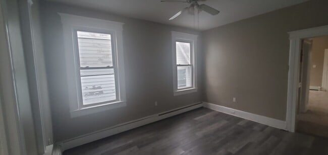 Building Photo - 27 Sharon Ave