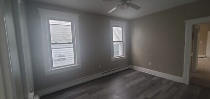 Building Photo - 27 Sharon Ave