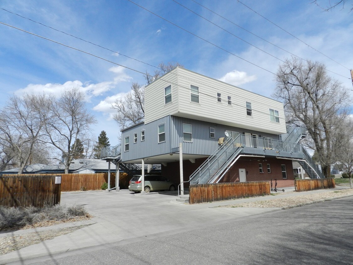 Primary Photo - 2389 S High St