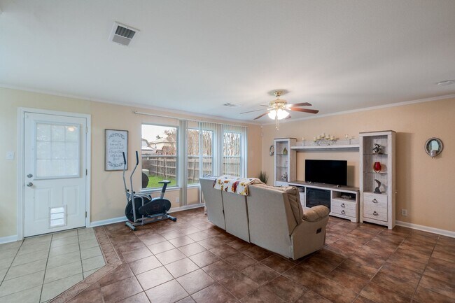 Foto del edificio - 7037 Lynn Lake Dr