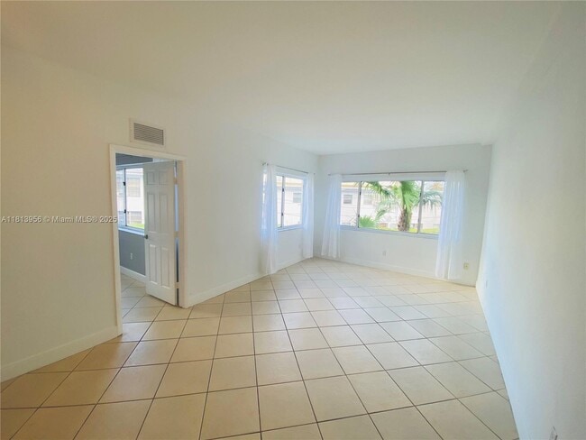 Building Photo - 1185 Marseille Dr