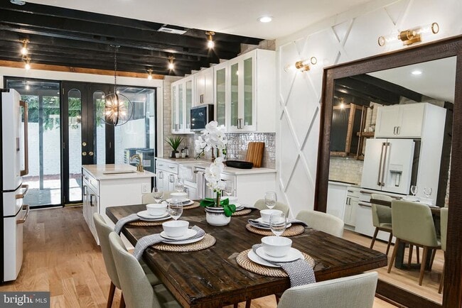 Building Photo - 1937 Waverly St