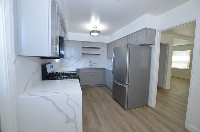 Building Photo - 2Bd/1Ba Single Family Home