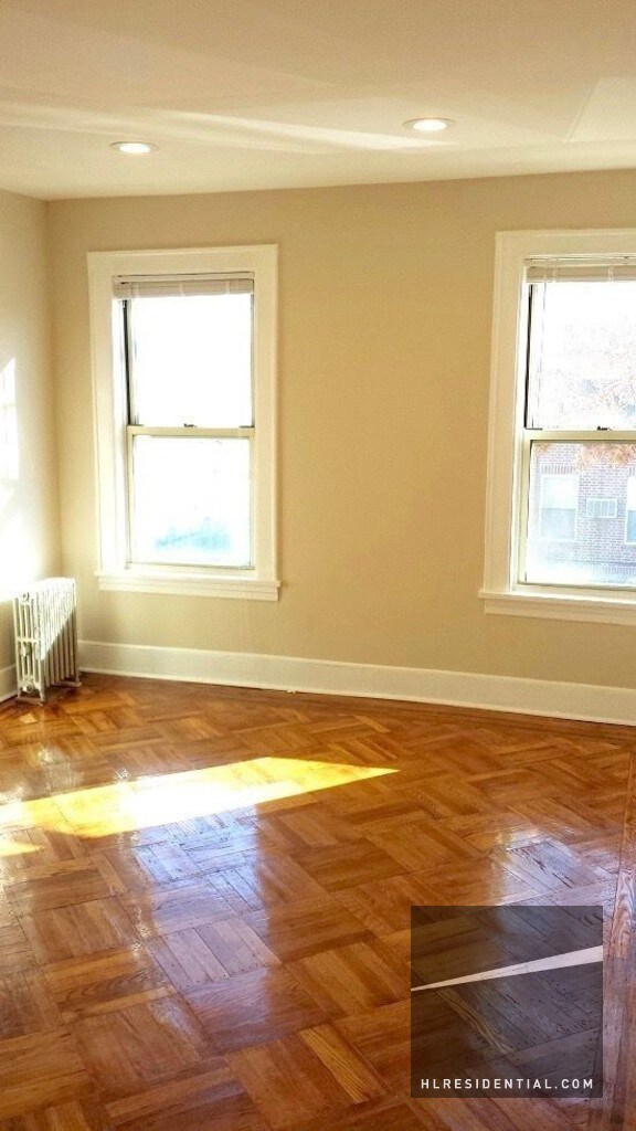 Building Photo - 2130 Ditmars Blvd