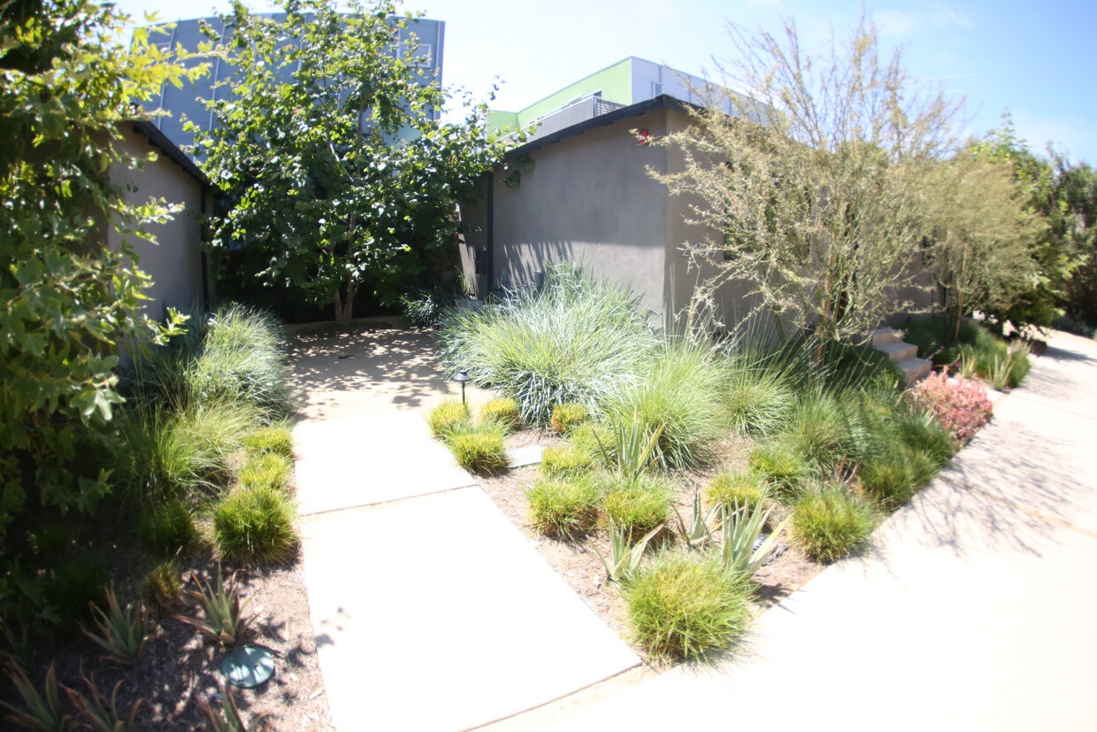 Primary Photo - 2403 S Centinela Ave