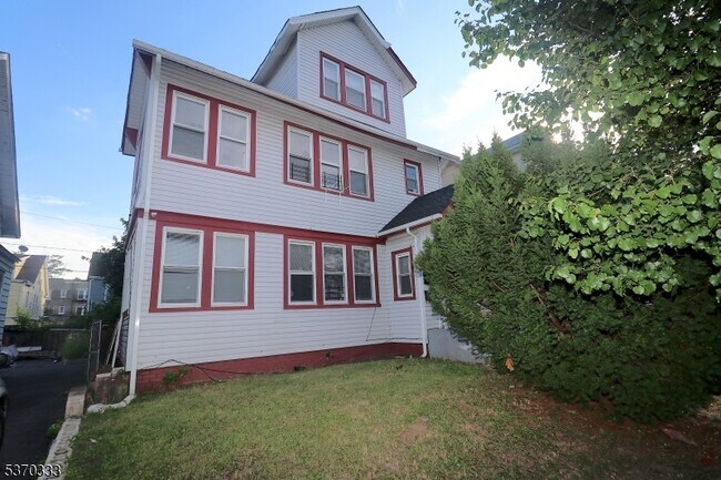 Foto del edificio - 176 Shephard Ave