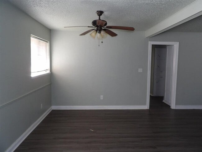 Building Photo - 624 N Dillon Ave