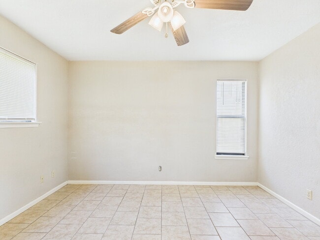 Building Photo - Small Pet Friendly! 1/1