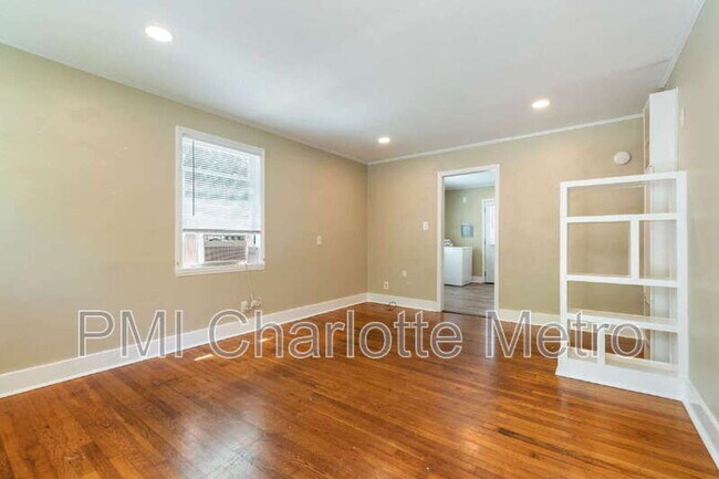 Building Photo - 1733 Academy St
