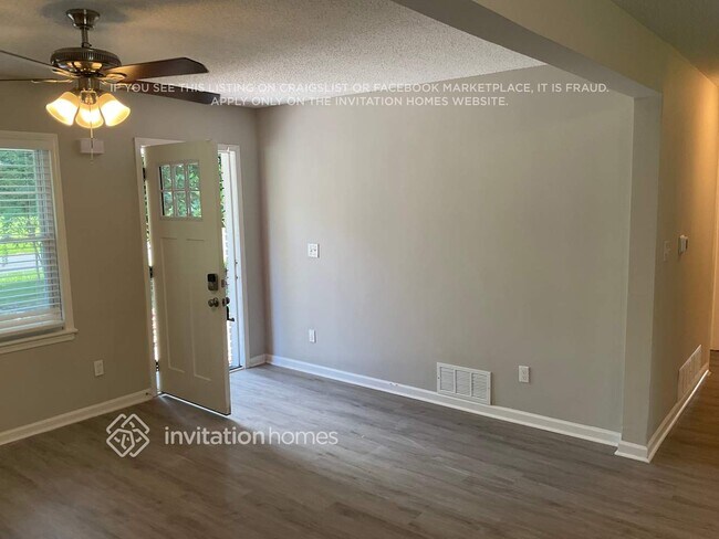 Building Photo - 1833 Rollingwood Dr SE