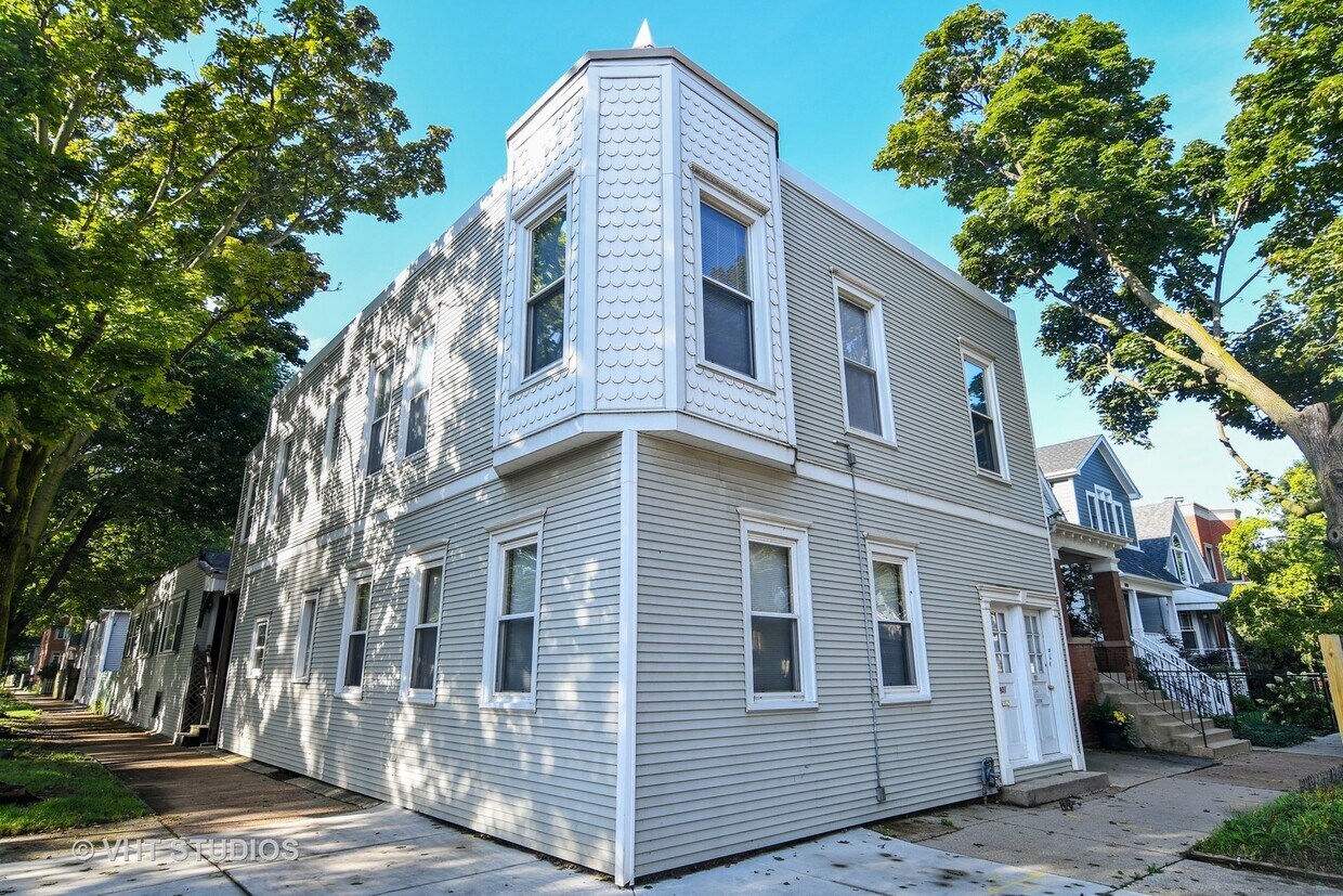 3050 N Wolcott Ave, Chicago, IL 60657 House Rental in Chicago, IL