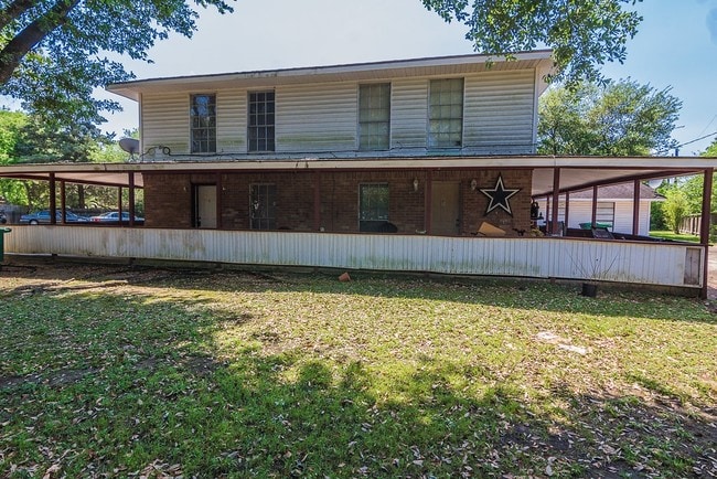 side view of the property 2119 Barr street 4-plex - 2119 Barr St