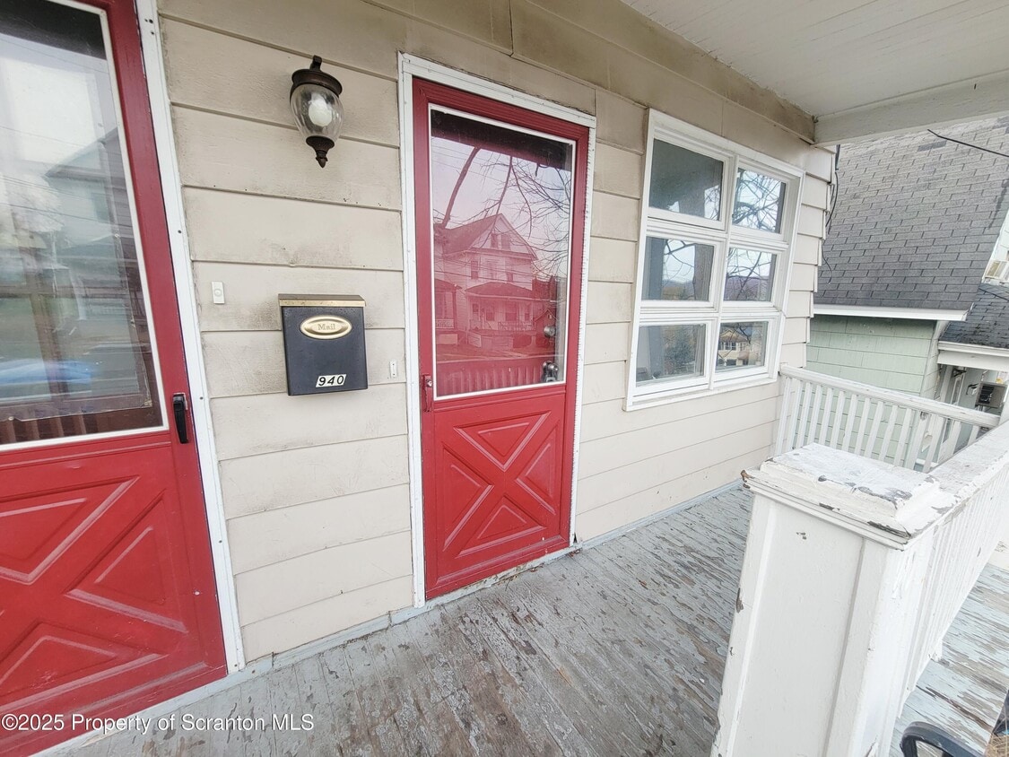 Foto principal - 940 E Elm St