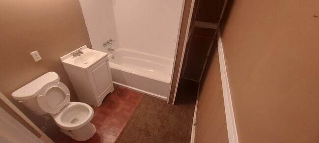 Building Photo - 512 Gordon St