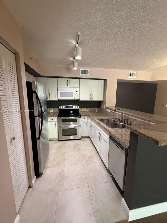Foto del edificio - 2113 Renaissance Blvd