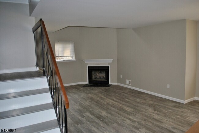 Building Photo - 910 Reed Ct